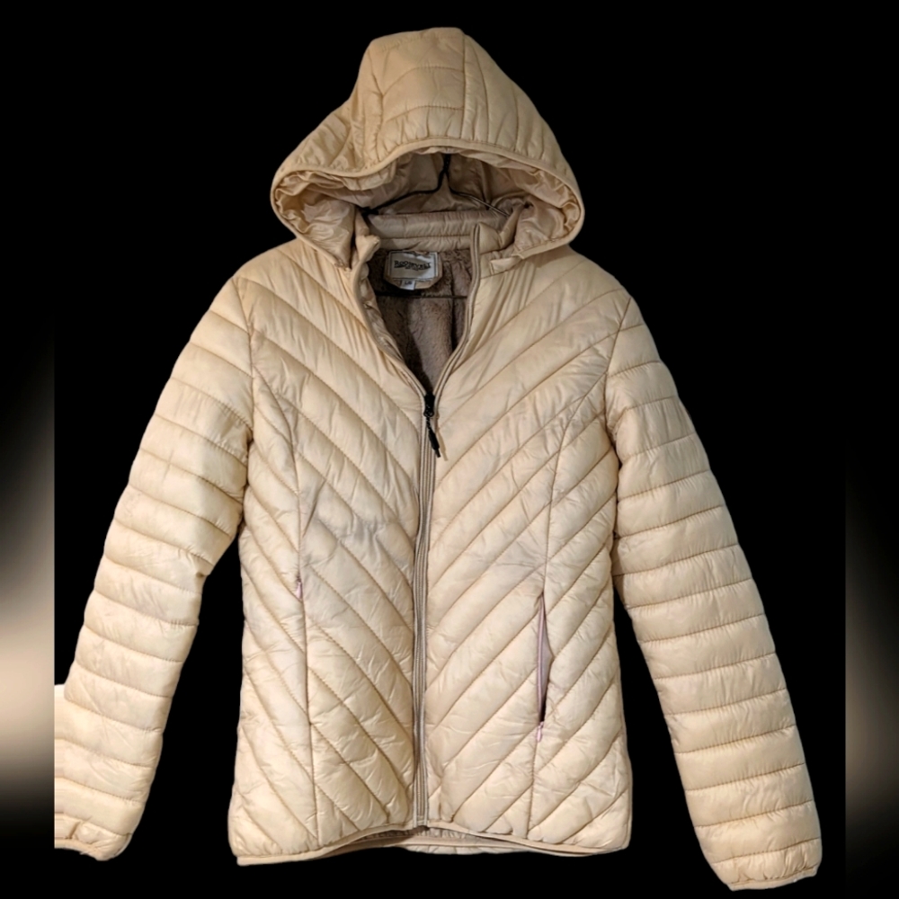 Tan winter coat with zip off hood, pink pocket zippers and faux fur lining